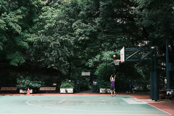 Histoire des protège-tibias : des guerriers antiques aux sportifs d'aujourd'hui